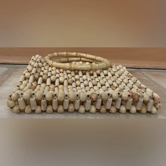 Handcrafted summer vintage tan wood beaded clutch bag with circle handles - Picture 3 of 4